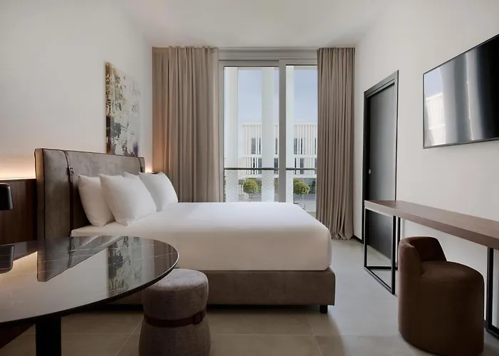 J Hotell