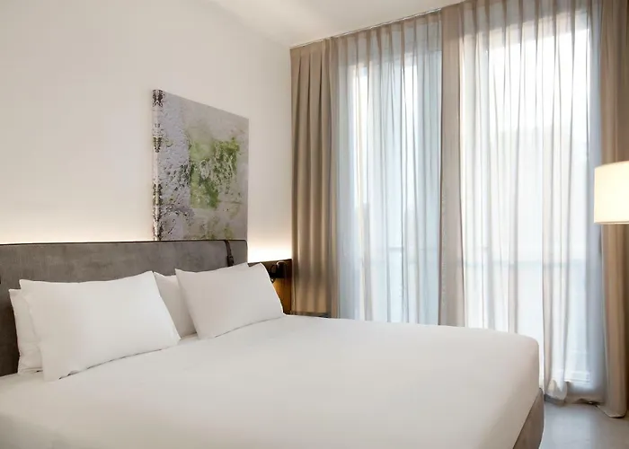 J Hotell 4*