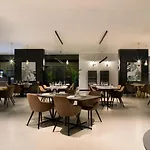 J فندق تورينو