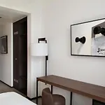 J 4* Турин